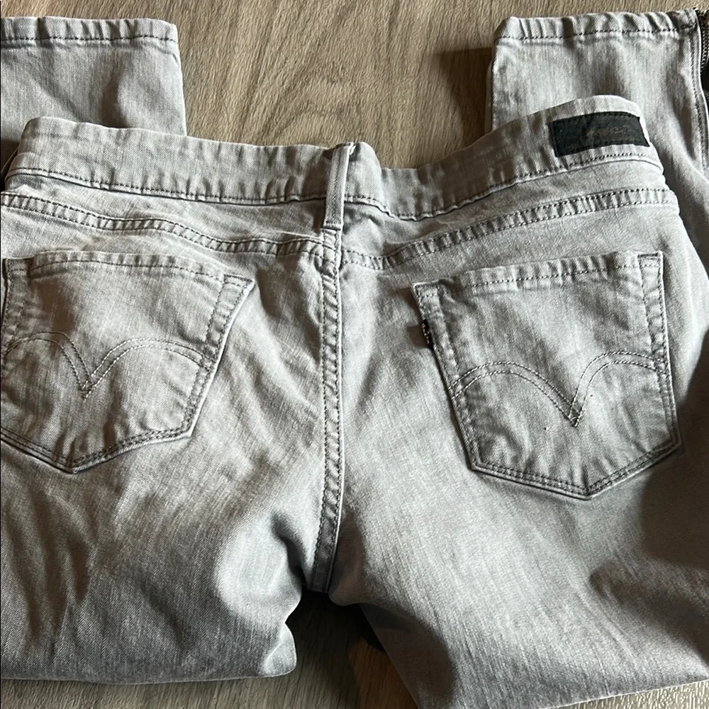 Levi's Gray Capri Jeans Modern Fit - Picture 5 of 6